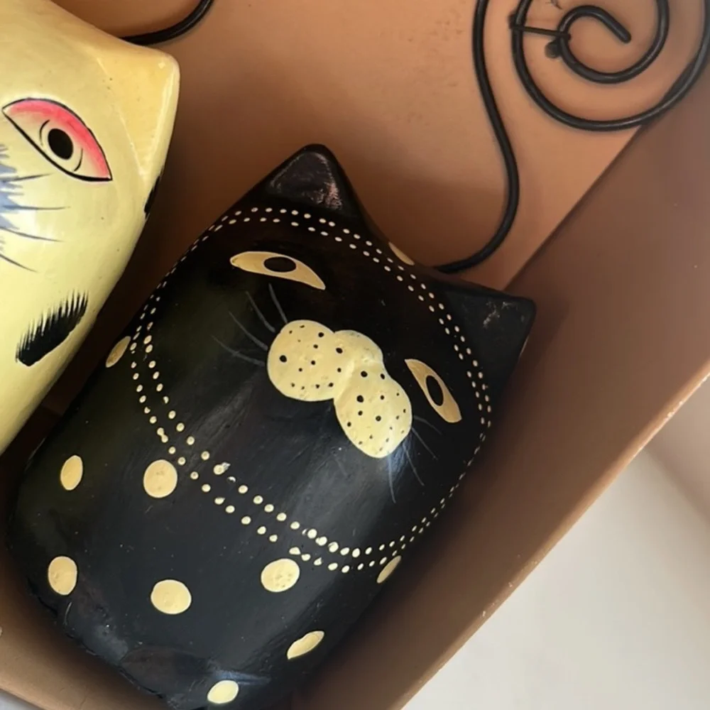 Pier 1 One Imports Three 3 Wooden Cat Tail Folk Art Photo Holders. New I…